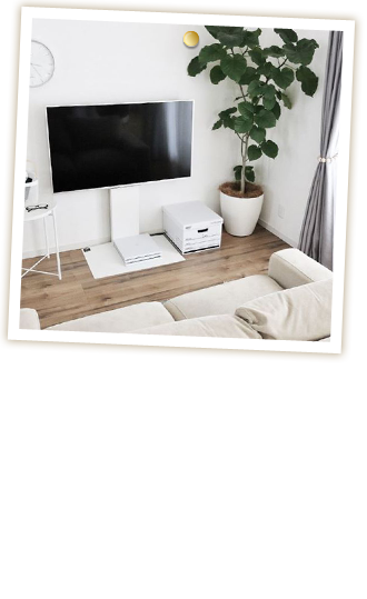 ずっと壁掛けTVに憧れていたけど壁への負担や配線問題などで実現できずにいたところ配線も自然に隠してくれるコンパクトなWALLのテレビスタンドに出会いました。おかげですっきりコンパクトが実現。部屋が広く使えてとても気に入っています。