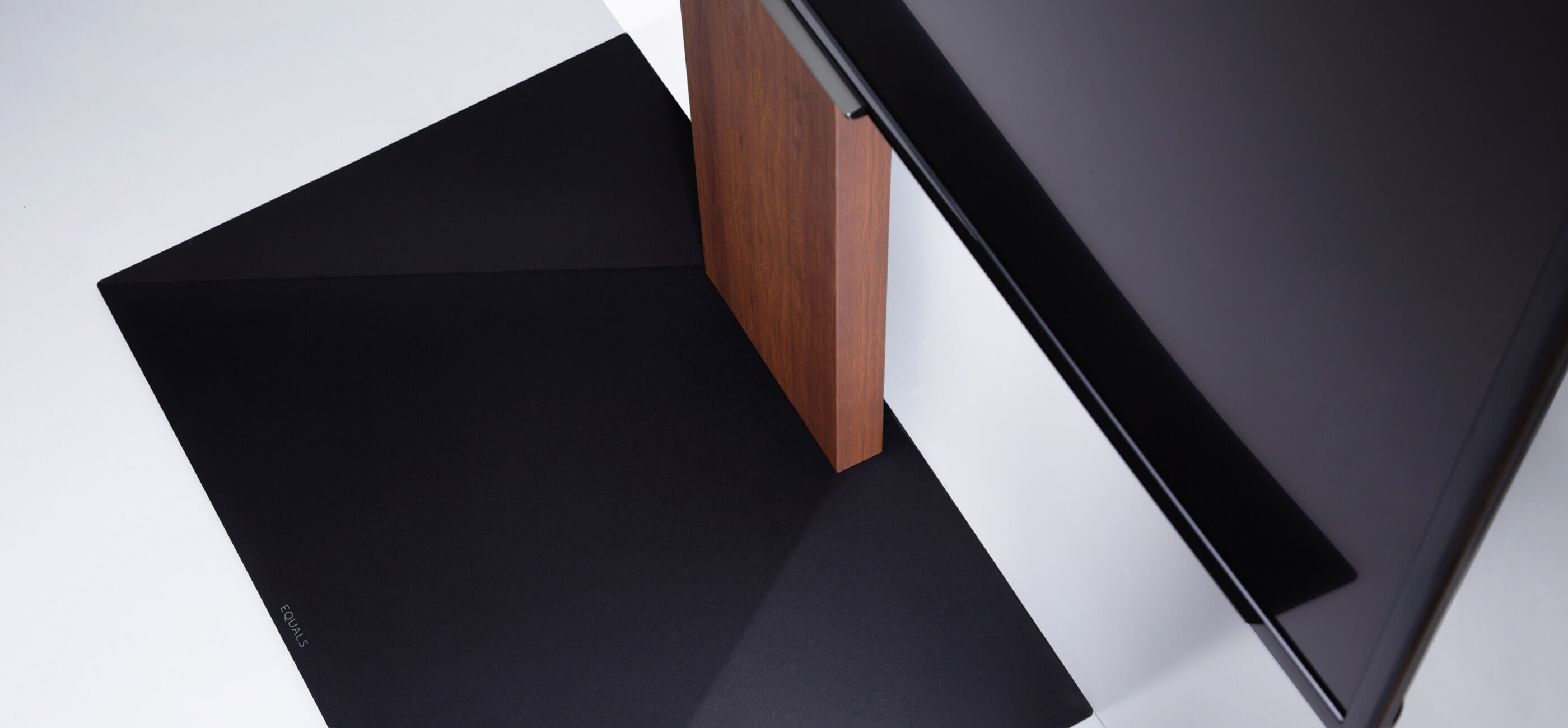 WALL INTERIOR TV STAND V3 壁寄せテレビスタンドV3 特徴